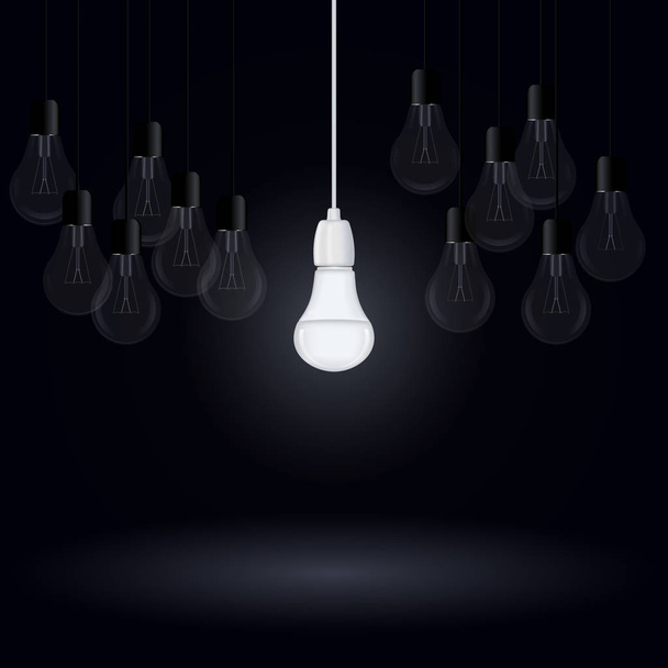 Lámpara de ahorro de energía luminosa entre bombillas incandescentes sobre un fondo oscuro, ilustración vectorial
 - Vector, imagen