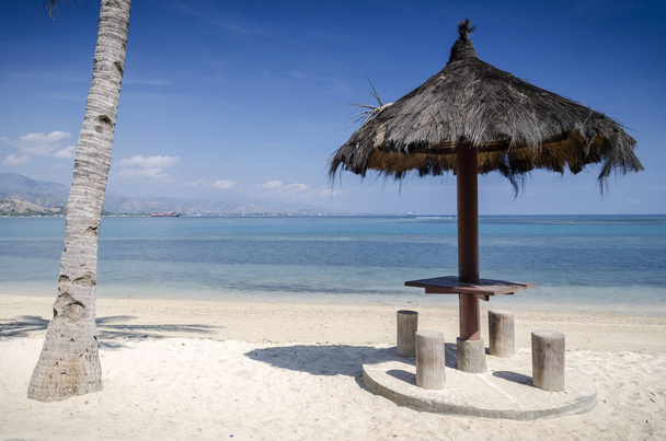 areia branca vista a la playa tropical cerca de dili en Timor Oriental
 - Foto, imagen
