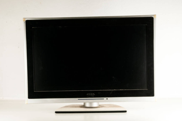 TV LCD preto monitor de tela fina no fundo branco - Foto, Imagem