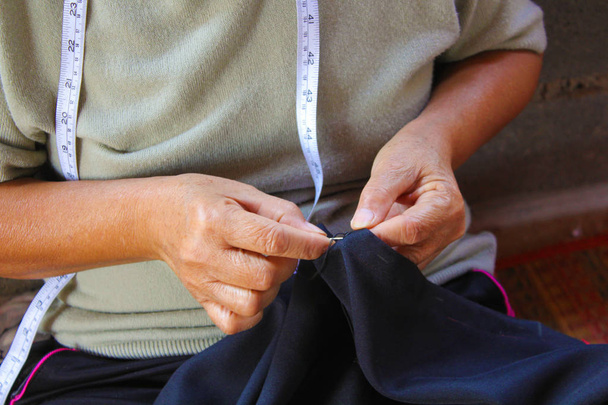 Kadınlar dikiş, aşiret elbise, Phuthai elbise - Fotoğraf, Görsel