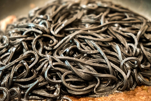 pâtes noires encre de calmar gros plan italien taglierini al nero di seppia
 - Photo, image