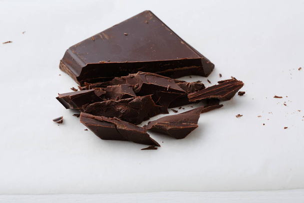 Chocolade blok op wit - Foto, afbeelding