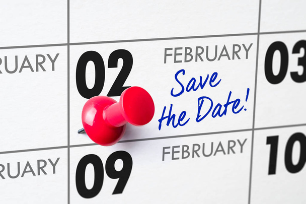 Calendario de pared con un alfiler rojo - 02 de febrero
 - Foto, Imagen