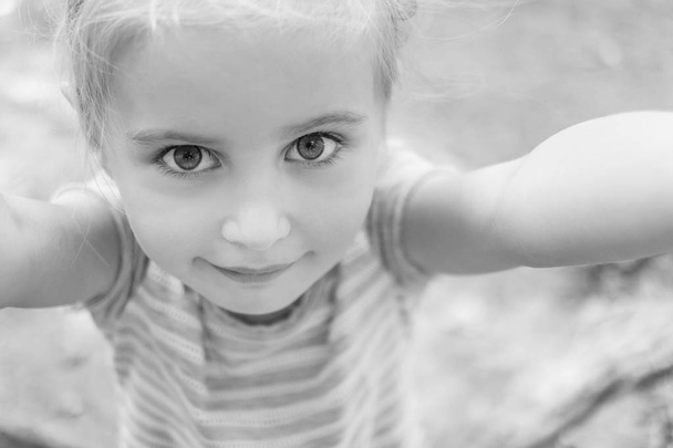 Cute little girl making selfie, black and white photo - Foto, Imagen
