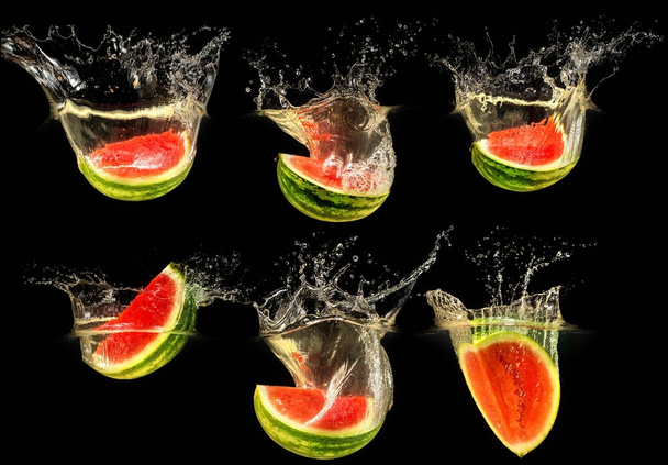 melón fresco que cae en el agua
 - Foto, imagen