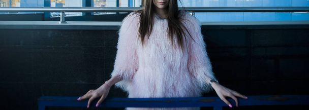 woman in  pink fur coat  - Foto, immagini