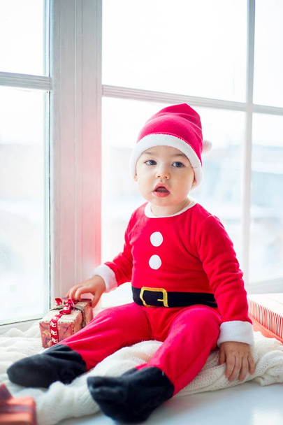 Baby in a christmas hat - Fotó, kép