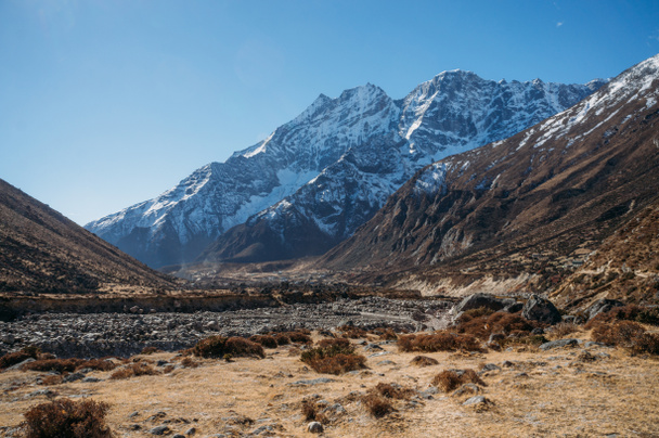 素晴らしい雪山風景、ネパールのサガルマータ、2014年 11 月 - 写真・画像