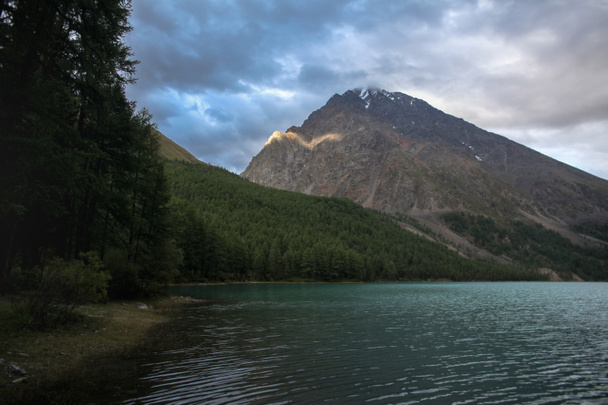 mountain landscape with scenic valley and lake, Altai, Russia - Foto, imagen