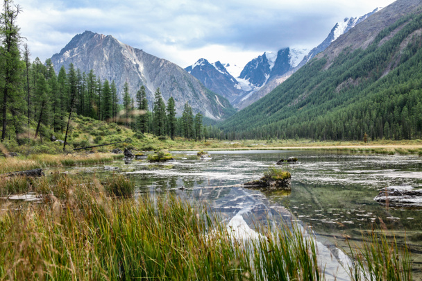 Horská krajina s malebné údolí a jezera, Altaj, Rusko - Fotografie, Obrázek