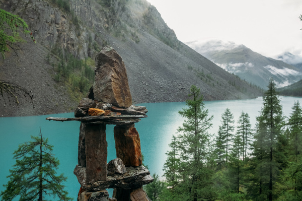 Зніміть озера, дерев і гір, Алтайський край, Росія - Фото, зображення