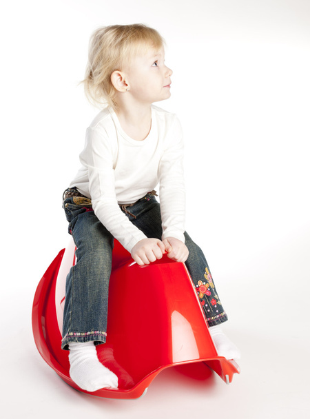 bambina seduta sull'altalena - Foto, immagini