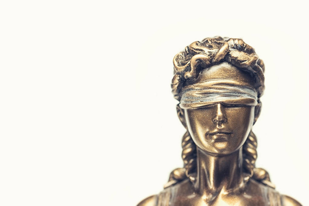  τυφλή κυρία δικαιοσύνης ή Iustitia / Justitia τη ρωμαϊκή θεά της  - Φωτογραφία, εικόνα