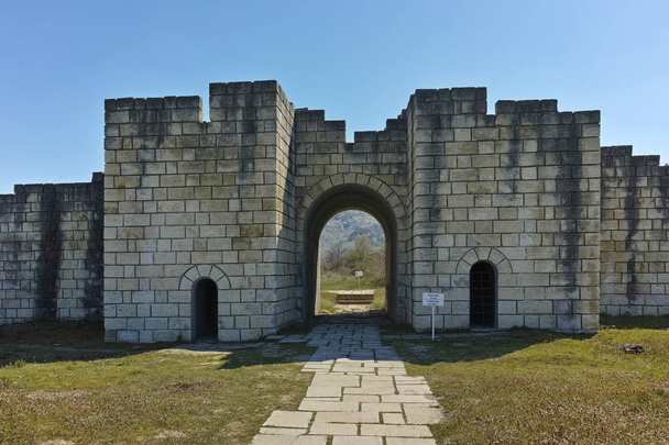 Руїни столиці перше Болгарське середньовічних твердиня Велико-Преслава (невеличкому Preslav), область Шумен, Болгарія - Фото, зображення