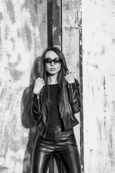 Girl in a leather jacket - 写真・画像