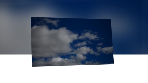 Cumulonimbus dans le ciel bleu avec le vent Time-Lapse
 - Séquence, vidéo