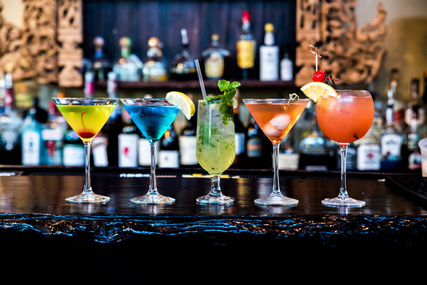 cocktails drinks on the bar - Foto, Imagem