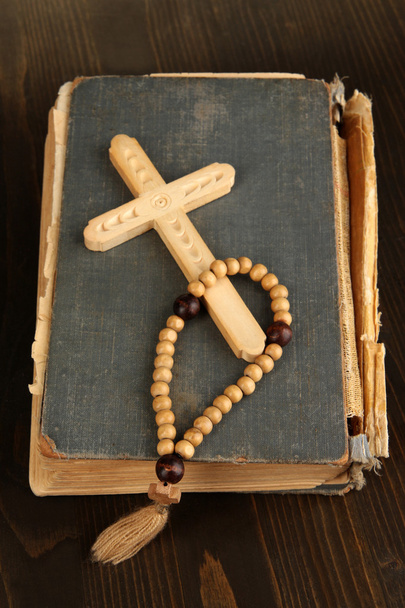 Bible, rosary and cross on wooden table close-up - Foto, Imagen