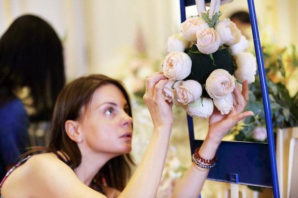 female florist making bride bouquet - Fotoğraf, Görsel