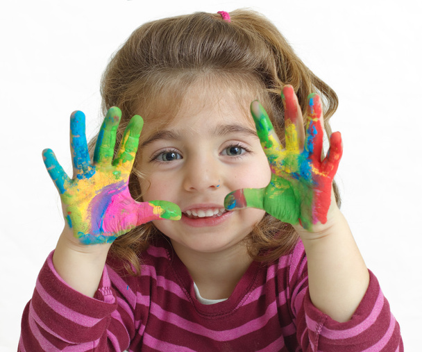 Kislány festett kezekkel - Fotó, kép