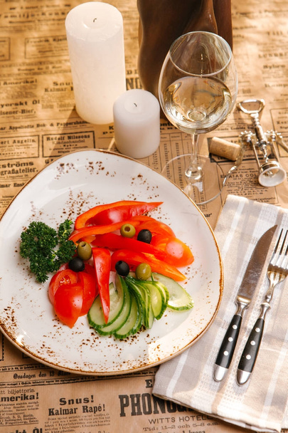 Vegetable salad decorated by parsley and olives served with white wine - Fotografie, Obrázek