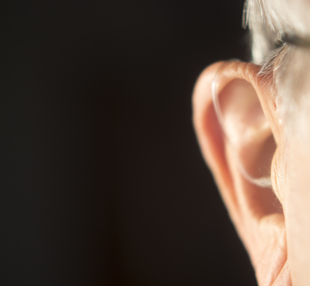 Цифровий слуховий апарат вухо
 - Фото, зображення