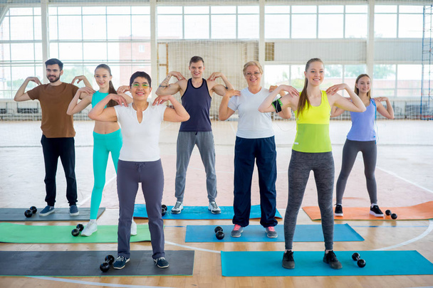 Group of people in a gym - Foto, Imagen