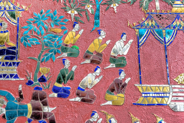 Barevná skleněná mozaika v buddhistický komplex, Luang Prabang - Fotografie, Obrázek