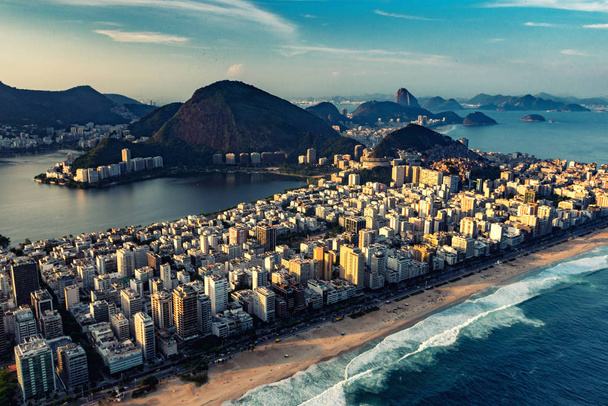 вид с воздуха на Ипанему и Лагоа в Рио-де-Жанейро, Бразилия
 - Фото, изображение