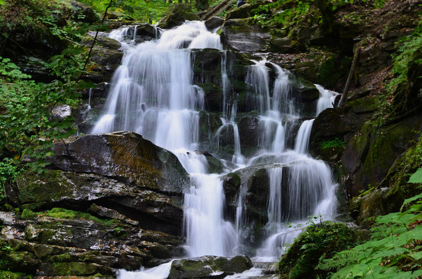 Vodopád Shipot (Shipit) - jedna z nejkrásnějších a nejvíce full tekoucí vodopády Transcarpathia - Fotografie, Obrázek