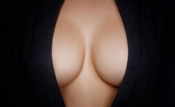 Topless beauty woman body covering her big breast - Foto, afbeelding