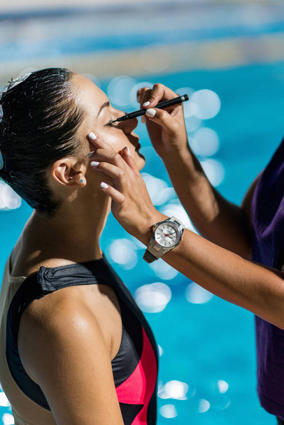 Применение макияжа перед соревнованиями по синхронному плаванию
 - Фото, изображение