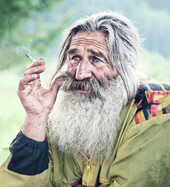 Smoking old man - Foto, afbeelding