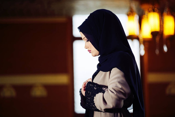 Young muslim woman praying in mosque - Fotoğraf, Görsel