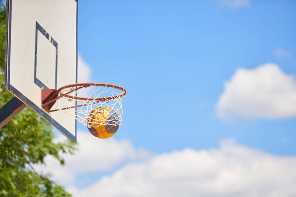 Basketball hoop in sunlight and sky - Φωτογραφία, εικόνα