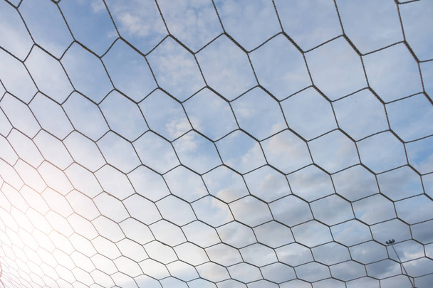 piłki nożnej netto i błękitne niebo  - Zdjęcie, obraz