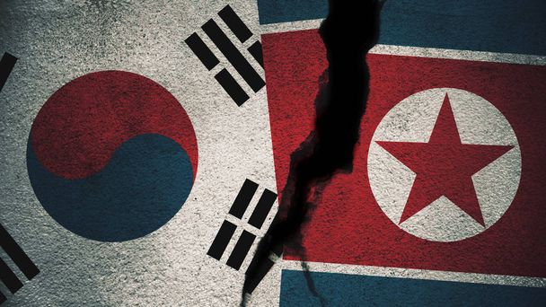 Südkoreas gegen Nordkoreas Flaggen an rissiger Mauer - Foto, Bild