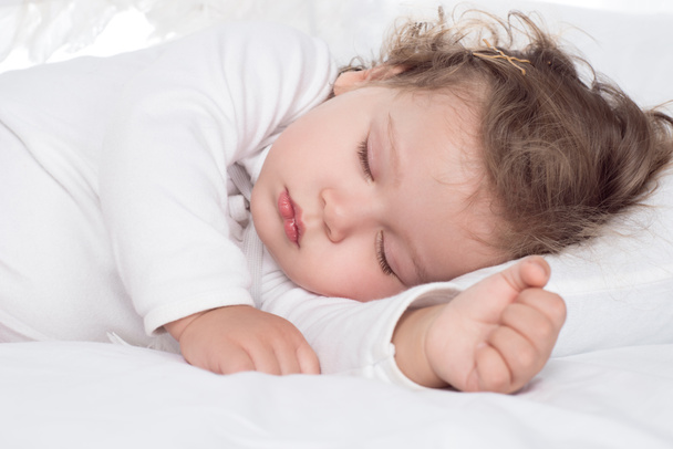 little adorable baby girl sleeping on bed - Valokuva, kuva