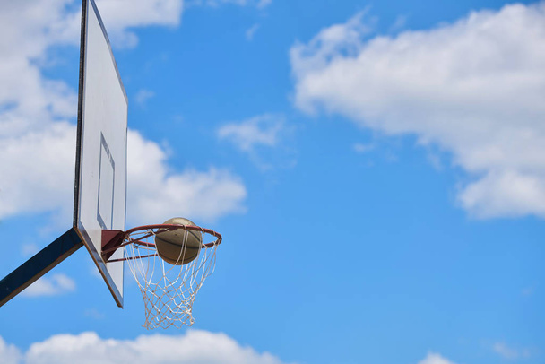 Basketball hoop in sunlight and sky - Foto, Imagen