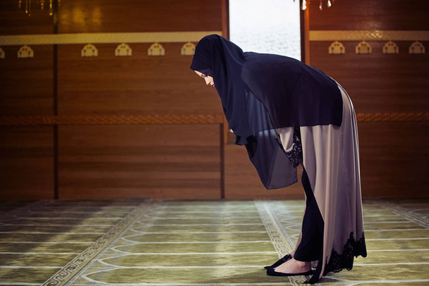 Young muslim woman praying in mosque - Фото, зображення