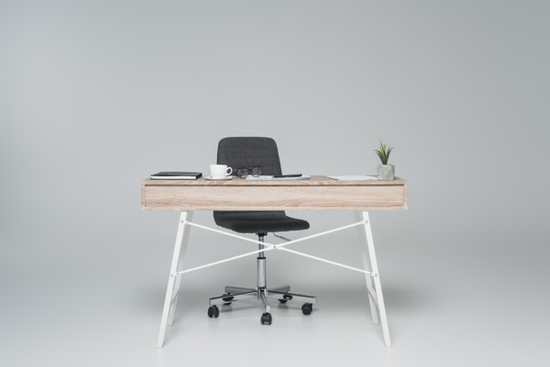 office table with empty chair on gray - Zdjęcie, obraz