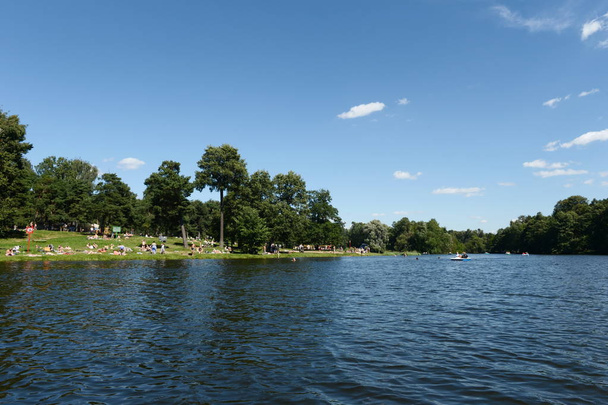 MOSCOW, RUSSIA - AUGUST 6, 2017:Shibaevsky pond in the natural-historical park "Kuzminki-Lublino". - Fotografie, Obrázek