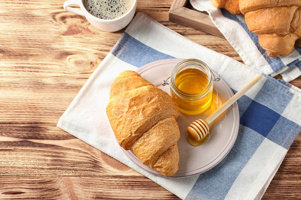 Fresh yummy croissant - Valokuva, kuva