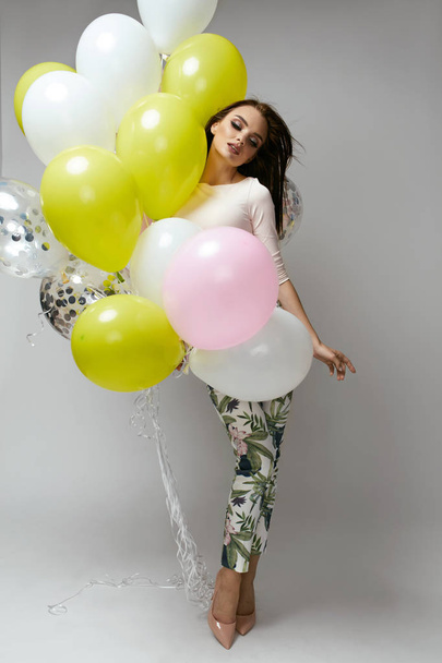 Beautiful Woman With Balloons In Fashion Clothes - Foto, Imagem