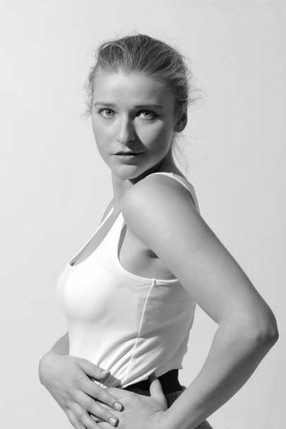 Beautiful girl posing in white tank top - Фото, зображення