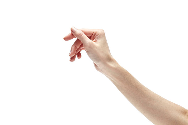 Frauenhand hält virtuelle Visitenkarte, Kreditkarte oder leeres Papier isoliert auf weißem Hintergrund - Foto, Bild