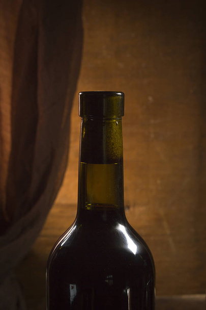 Bottle of red wine - 写真・画像
