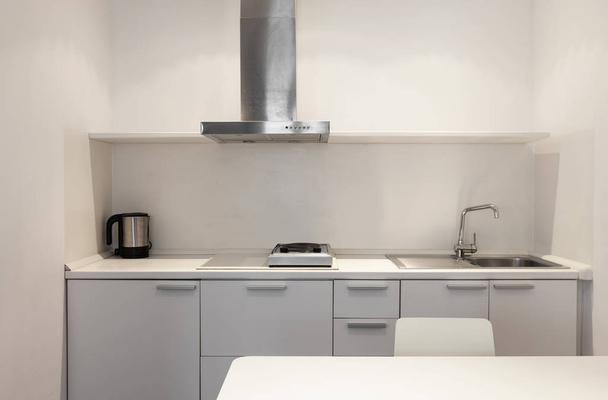 Interior, white kitchen - Foto, afbeelding