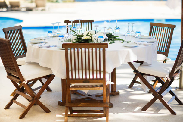 stół nakryty na wesele lub inny kolacja imprezy cateringowej - Zdjęcie, obraz
