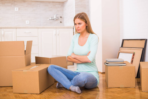 Woman having problems while moving into new home and she is angry. - Foto, imagen